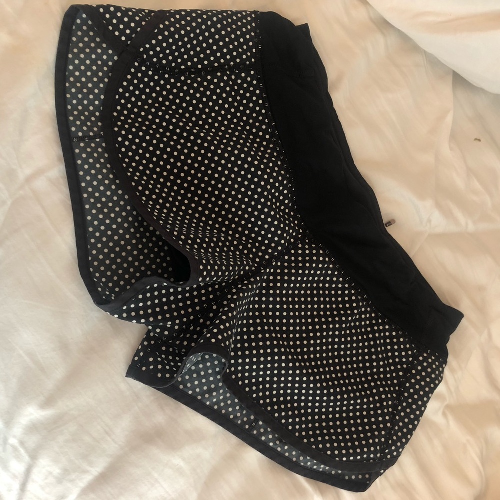 LULULEMON Size 6 Shorts MINT CONDITION
